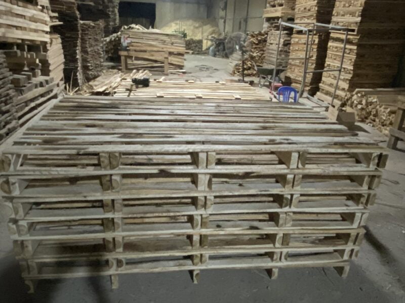 Pallet gỗ 2 hướng nâng