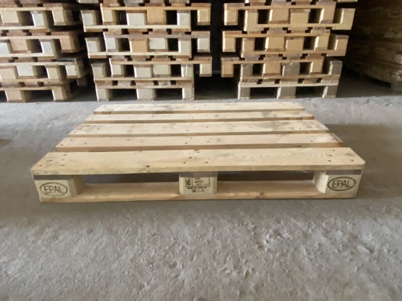 Pallet gỗ 2 hướng nâng