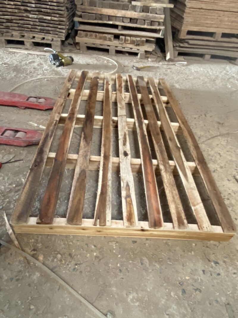 Pallet gỗ 2 hướng nâng