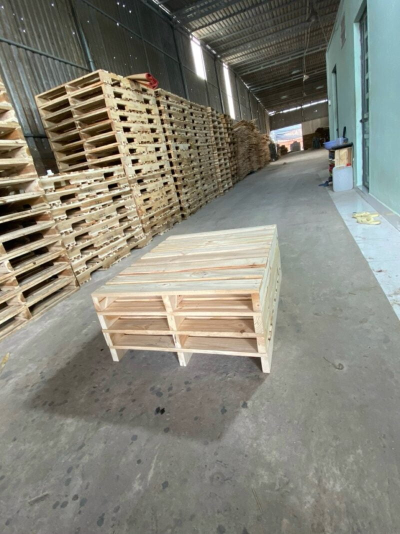 Pallet gỗ 2 hướng nâng