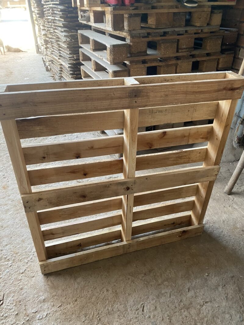 Pallet gỗ 2 hướng nâng