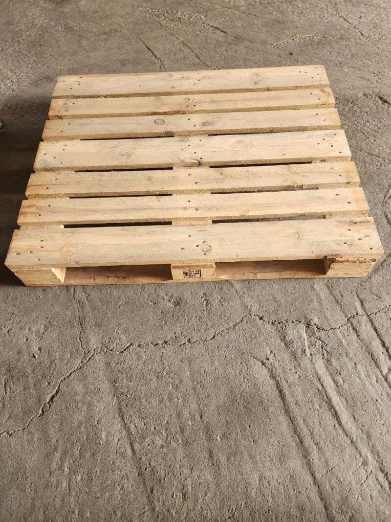 Pallet gỗ 2 hướng nâng