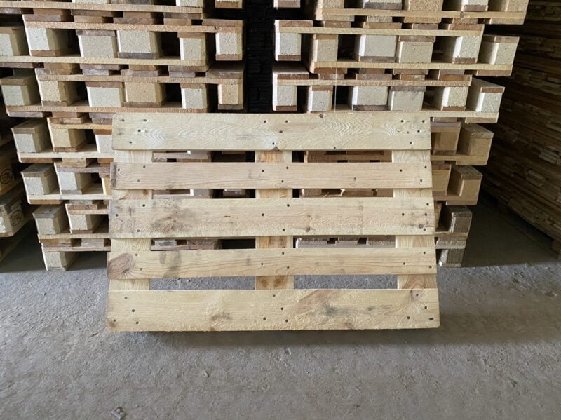 Pallet gỗ 2 hướng nâng