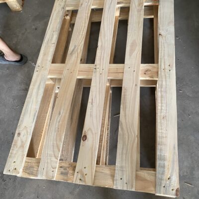 Pallet gỗ 2 hướng nâng