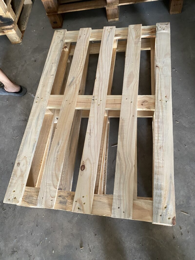 Pallet gỗ 2 hướng nâng