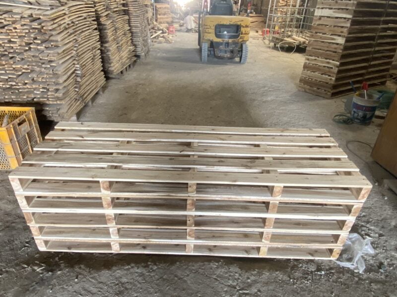 Pallet gỗ 2 hướng nâng