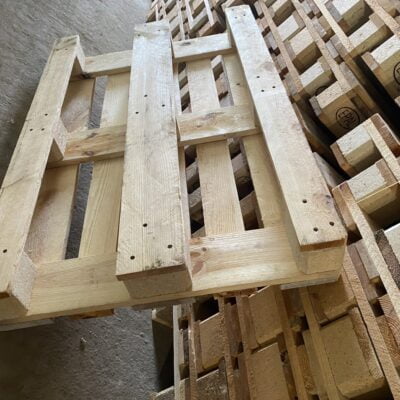 Pallet gỗ 2 hướng nâng