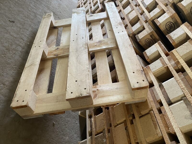 Pallet gỗ 2 hướng nâng