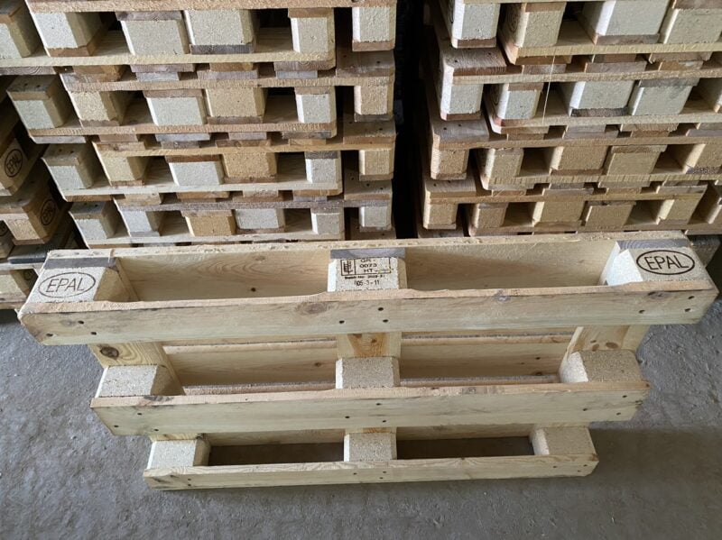 Pallet gỗ 2 hướng nâng