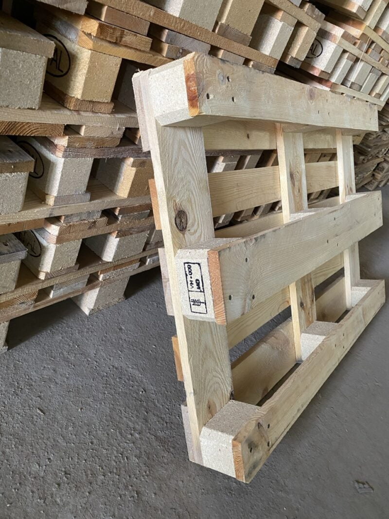 Pallet gỗ 2 hướng nâng