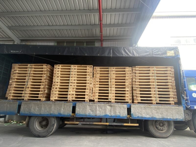 Pallet gỗ 2 hướng nâng