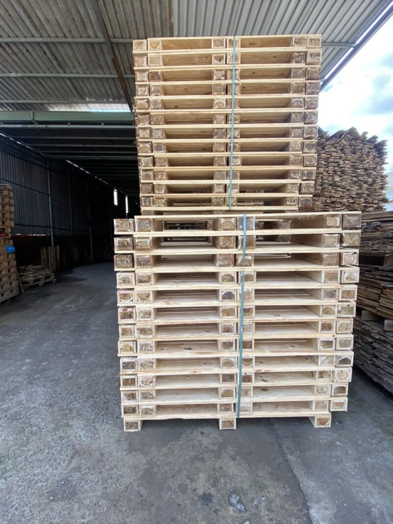 Pallet gỗ 2 hướng nâng