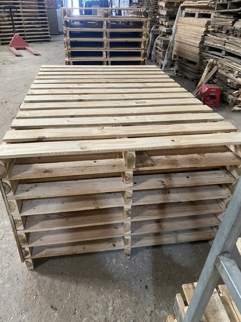 Pallet gỗ 2 hướng nâng