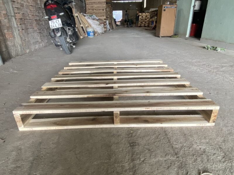 Pallet gỗ 2 hướng nâng