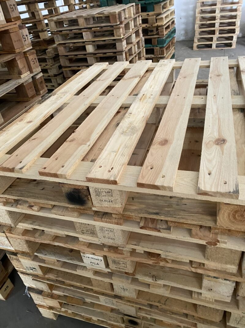 Pallet gỗ 2 hướng nâng