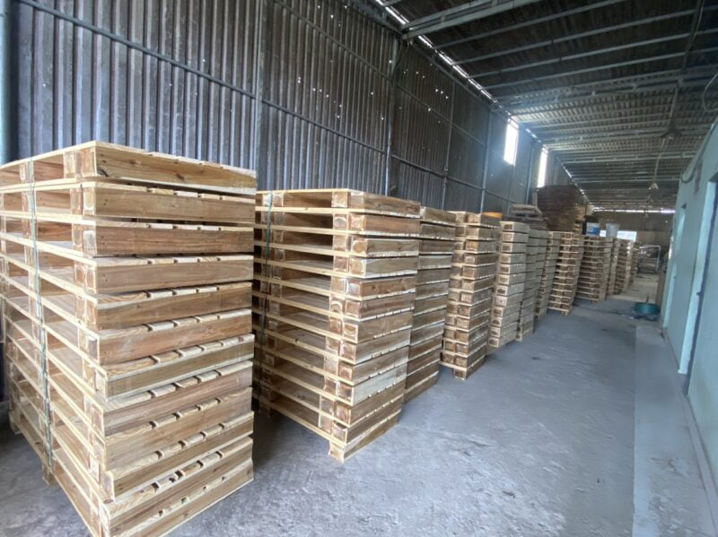 Pallet gỗ 2 hướng nâng