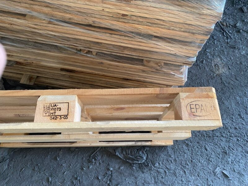 Pallet gỗ 2 hướng nâng